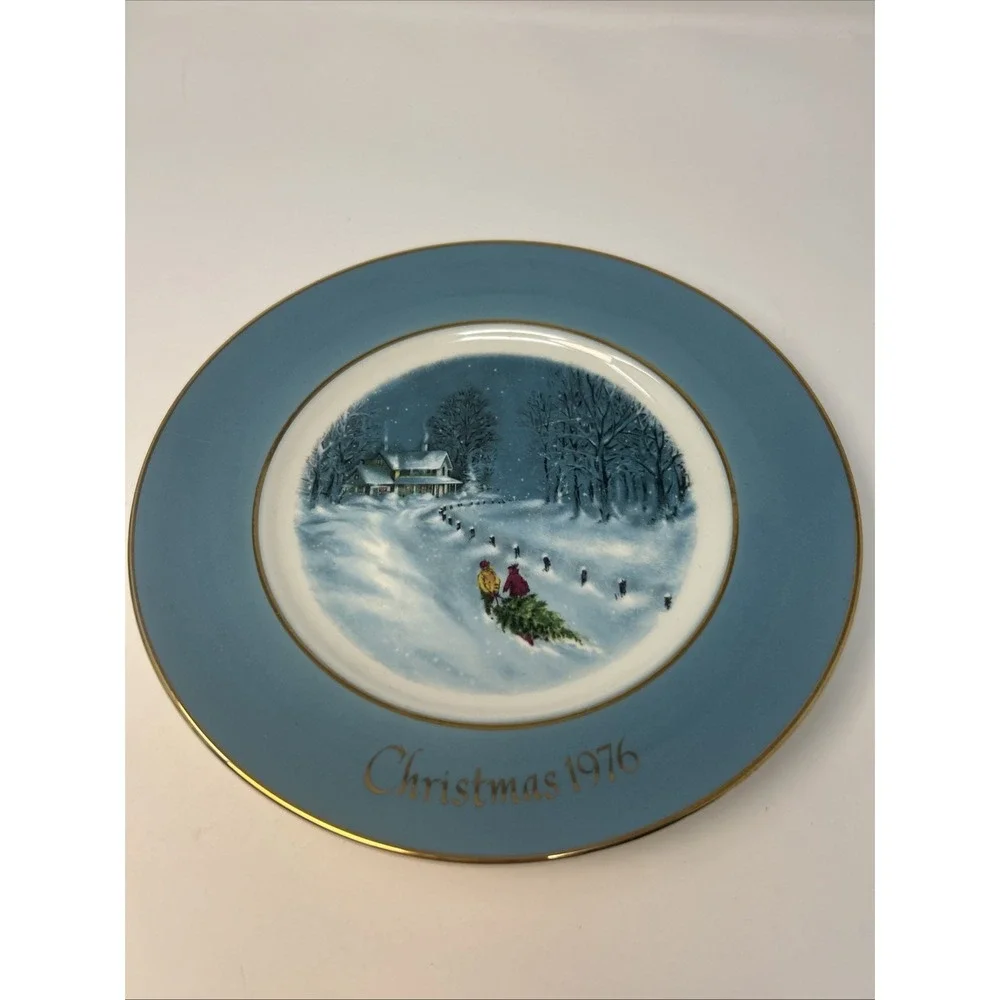 Vintage Avon Christmas Plate 1976 